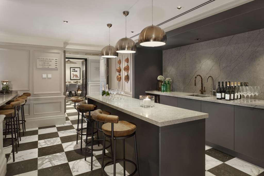 Holmes Hotel