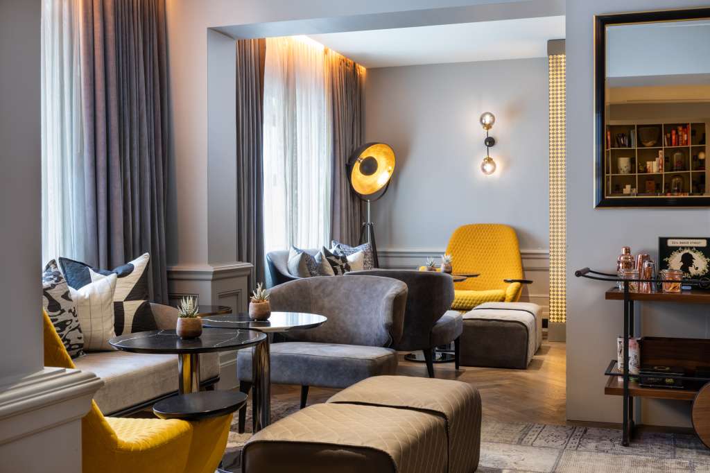 Holmes Hotel
