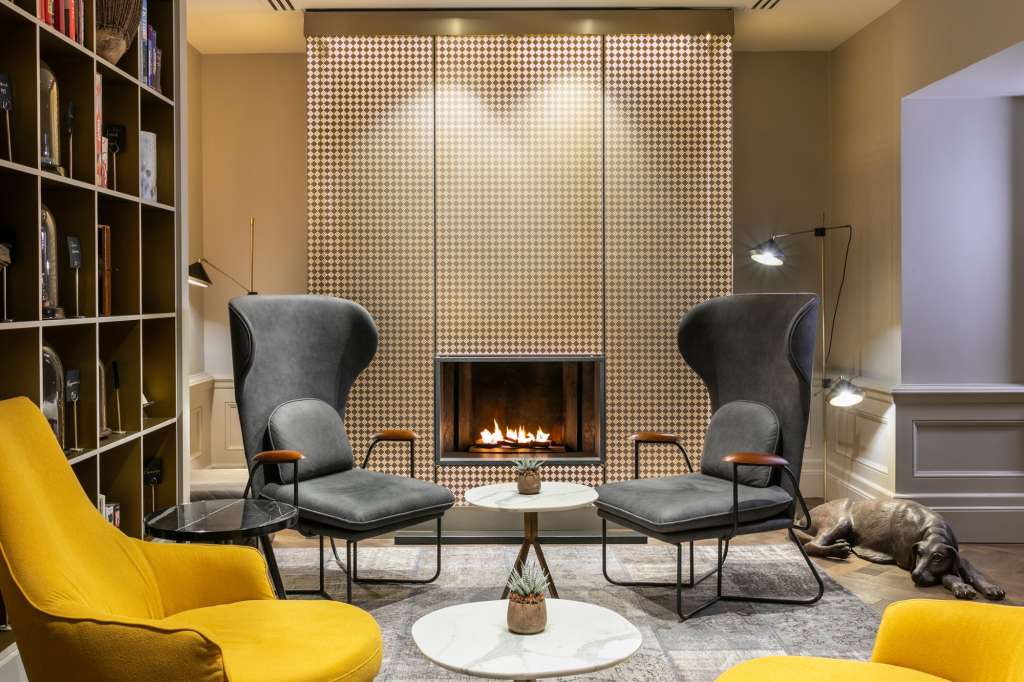 Holmes Hotel