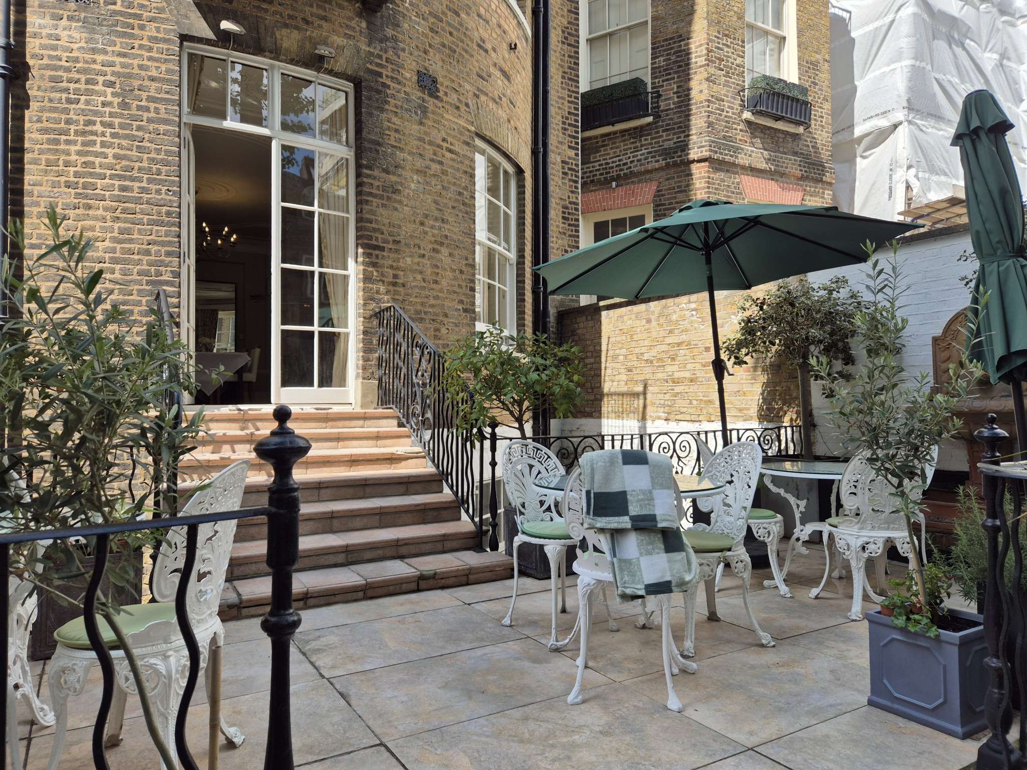 The Dining Room & Garden 