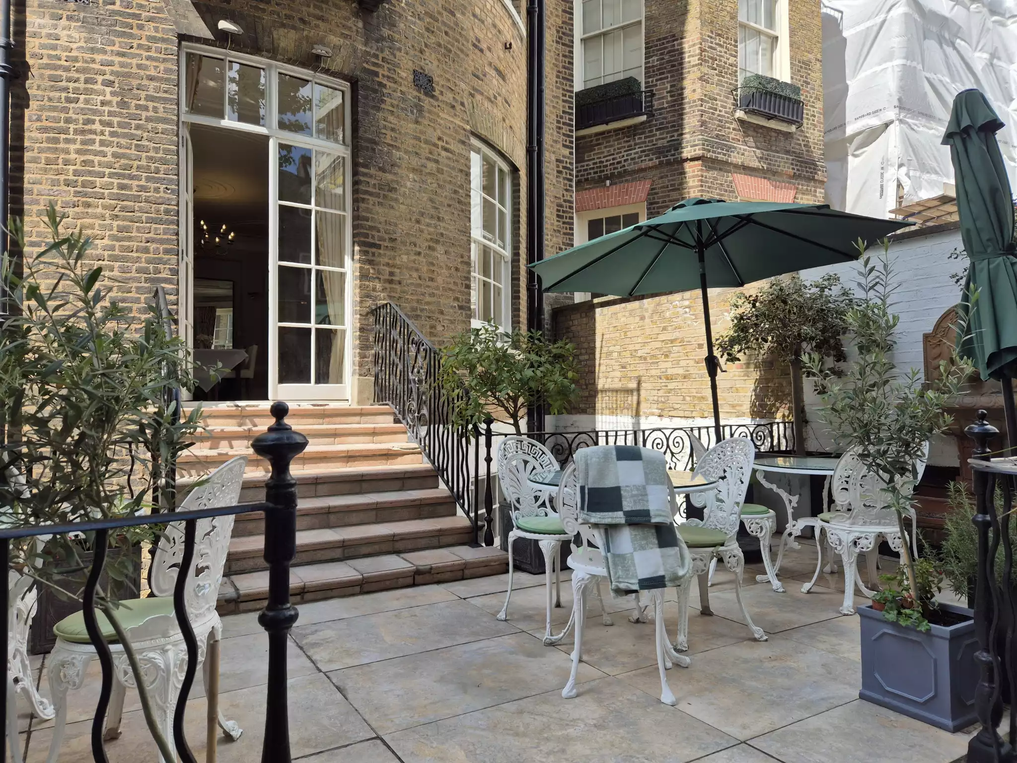 The Dining Room & Garden