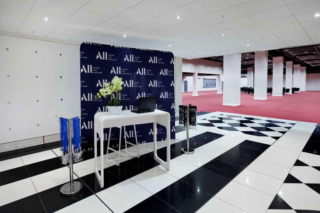 Novotel London West