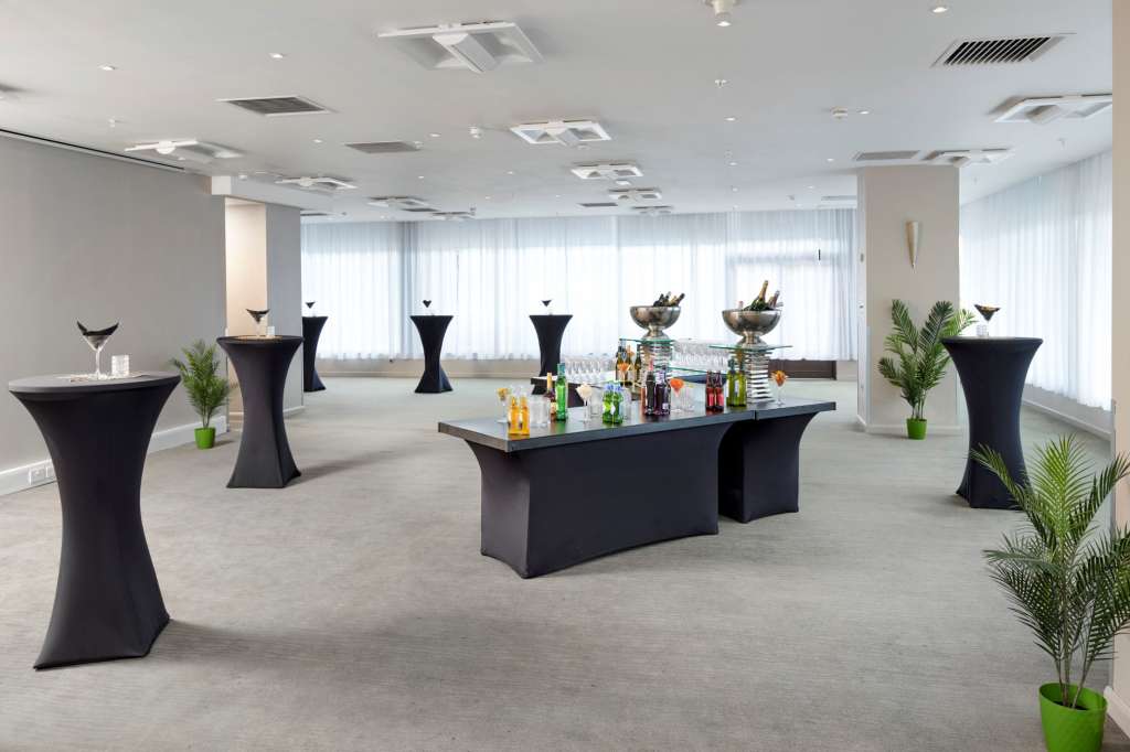 Novotel London West