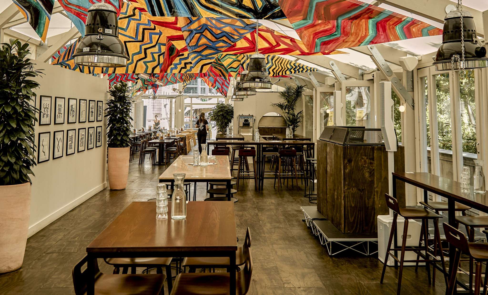 Indoor Bar 