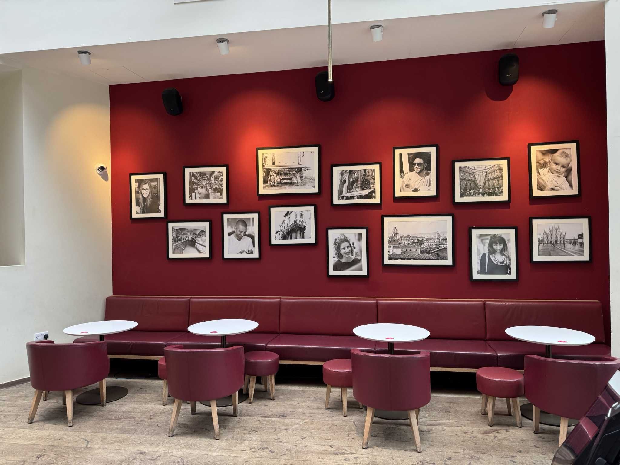 Bar / Lounge at Vapiano Tower Bridge