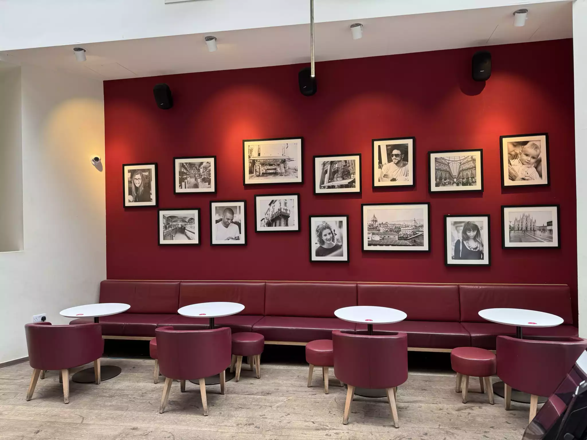 Bar / Lounge at Vapiano Tower Bridge