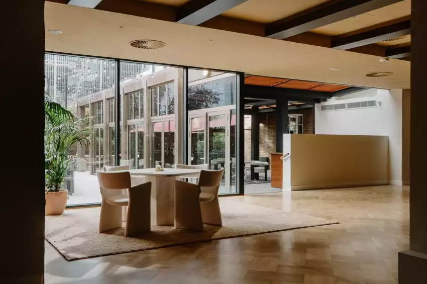 Sir Devonshire Square