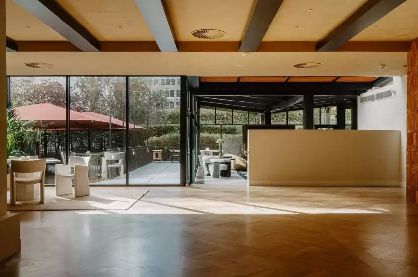 Sir Devonshire Square