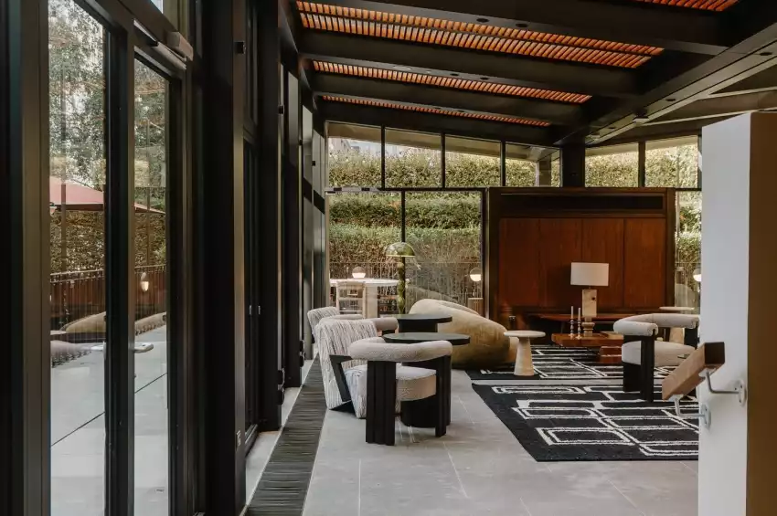 Sir Devonshire Square