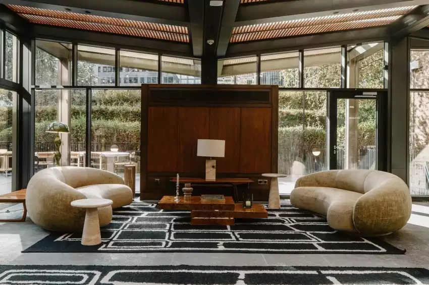 Sir Devonshire Square