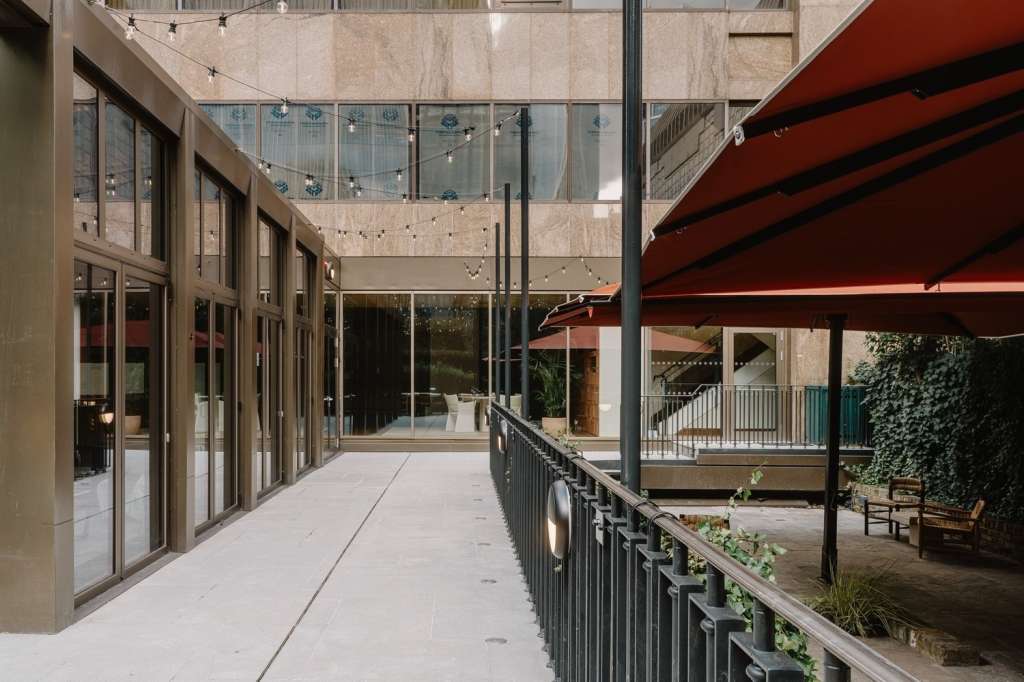 Sir Devonshire Square