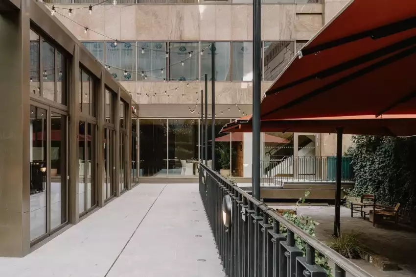 Sir Devonshire Square