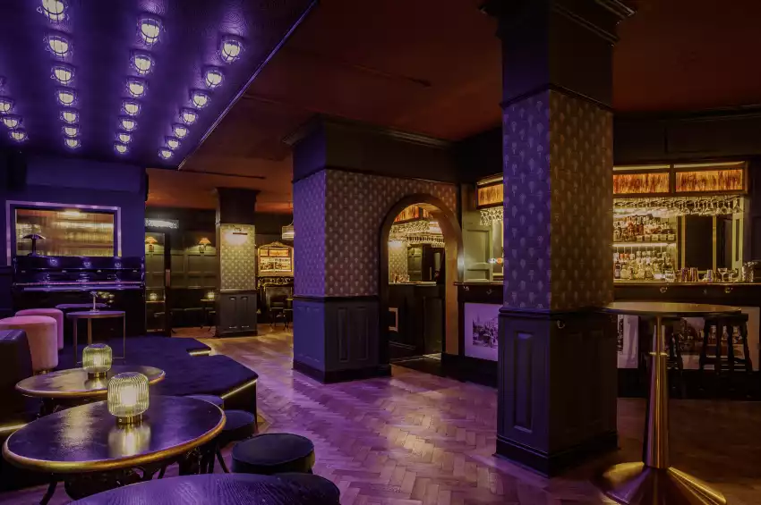 135 Bar & Lounge