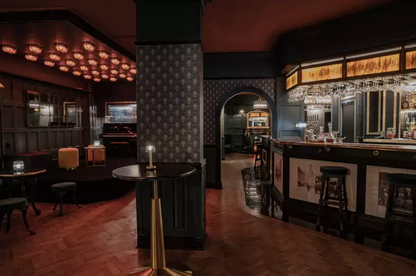 135 Bar & Lounge