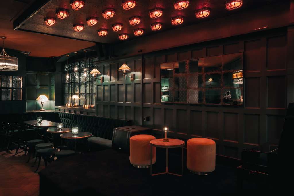 135 Bar & Lounge