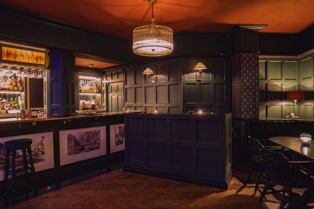 135 Bar & Lounge