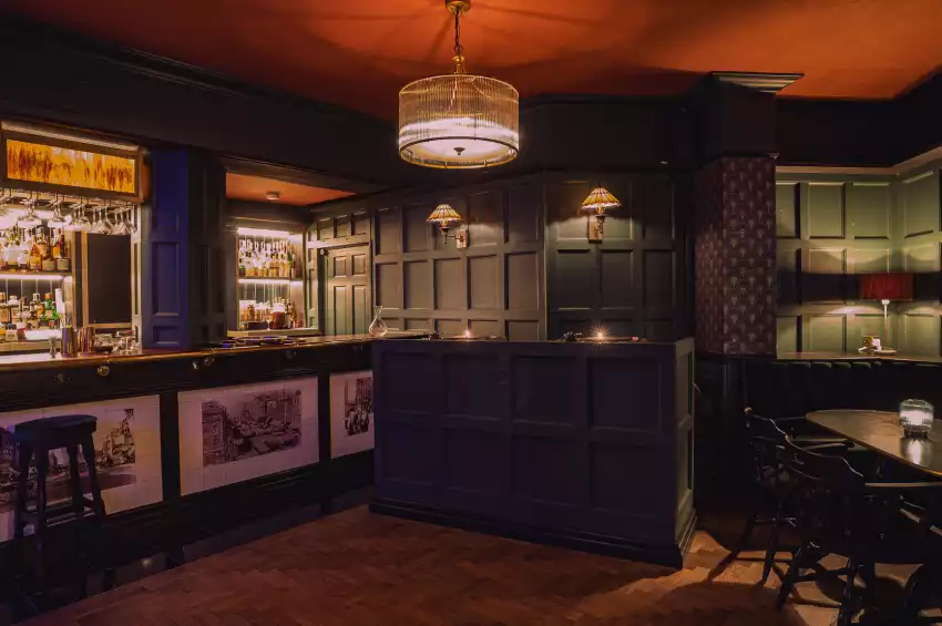 135 Bar & Lounge