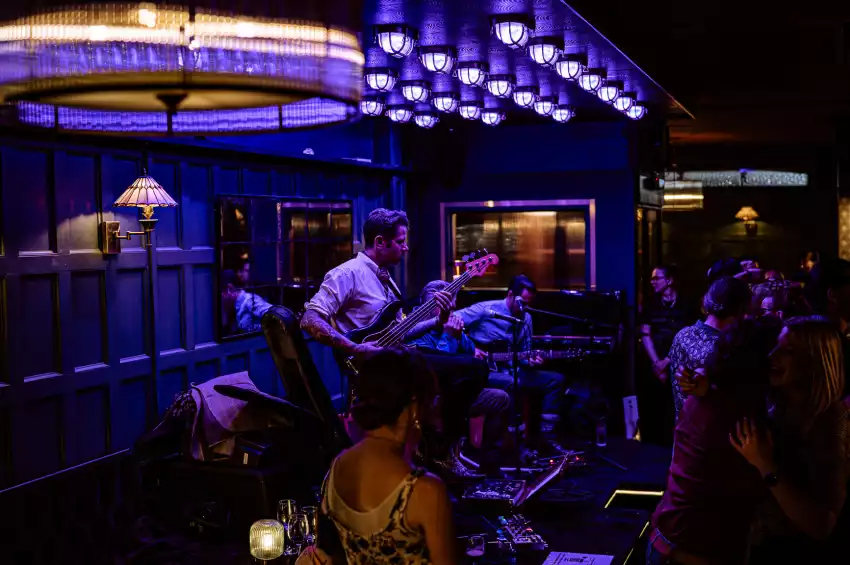 135 Bar & Lounge