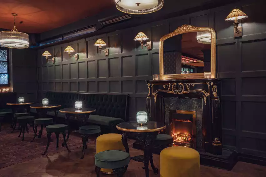 135 Bar & Lounge