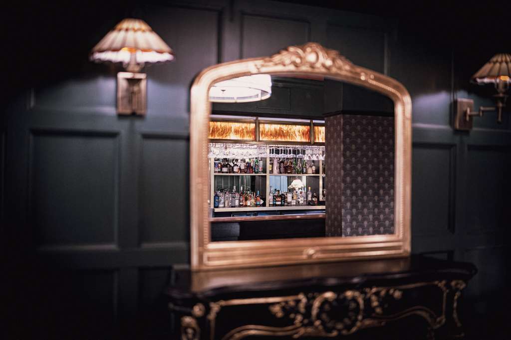 135 Bar & Lounge