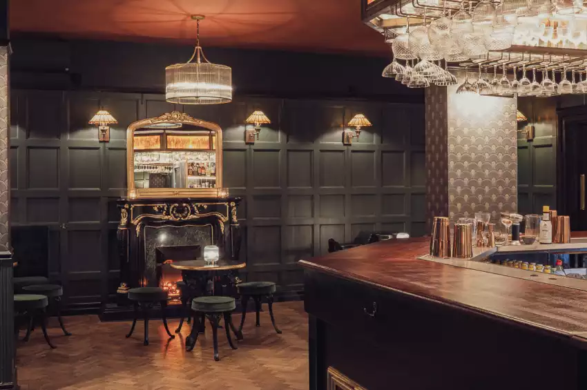 135 Bar & Lounge