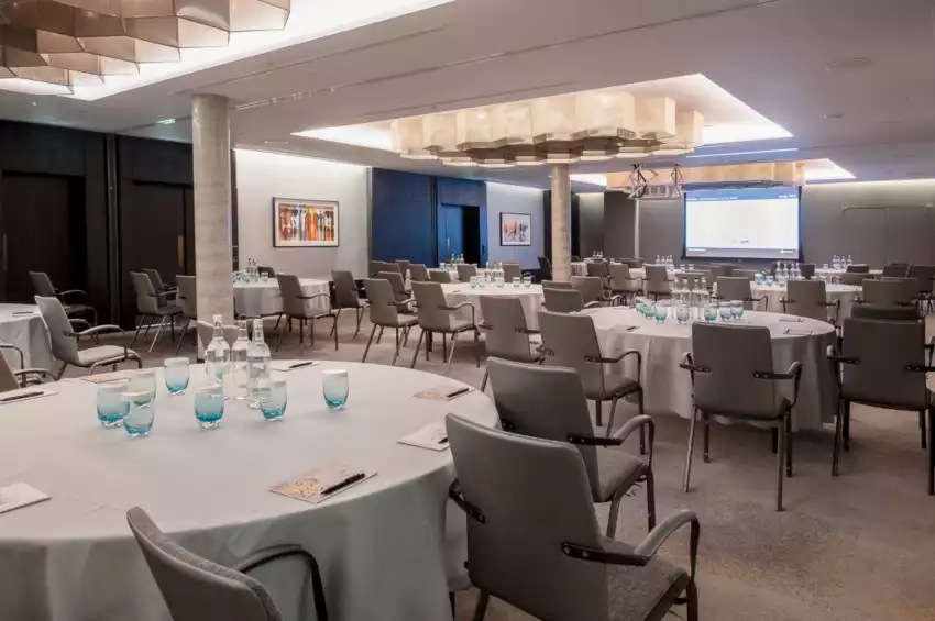 Lincoln Plaza London, Curio Collection by Hilton