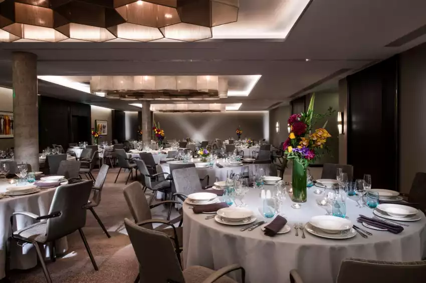 Lincoln Plaza London, Curio Collection by Hilton
