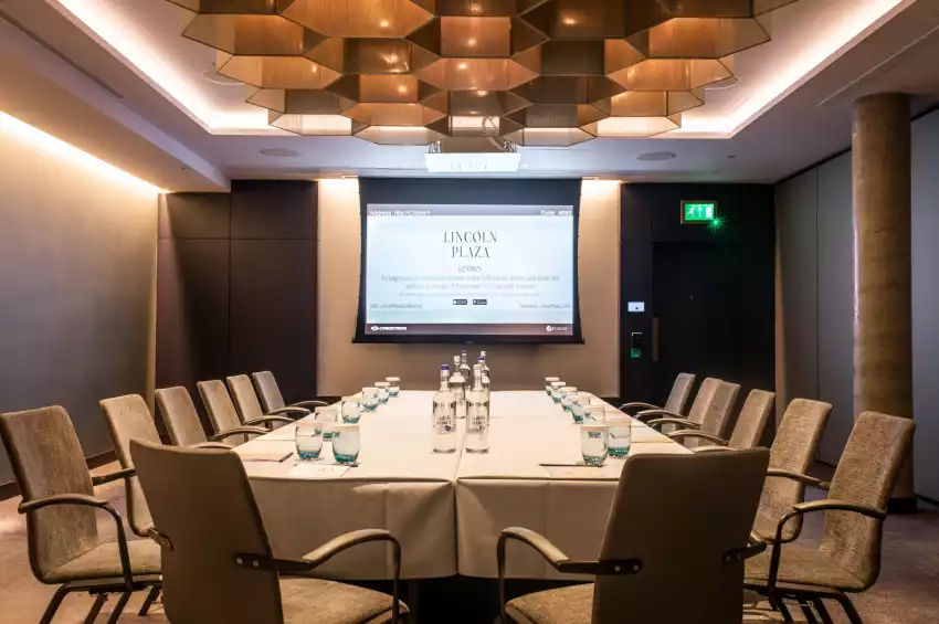 Lincoln Plaza London, Curio Collection by Hilton