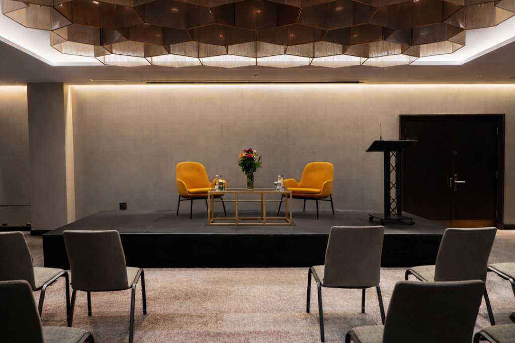 Lincoln Plaza London, Curio Collection by Hilton