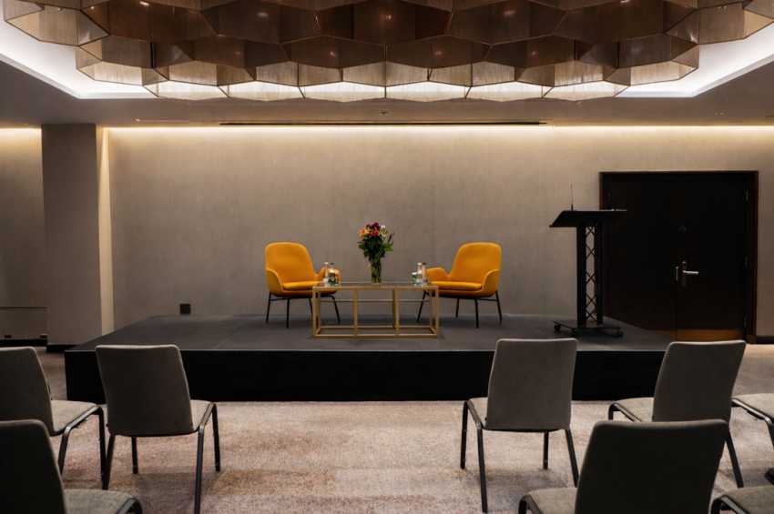 Lincoln Plaza London, Curio Collection by Hilton