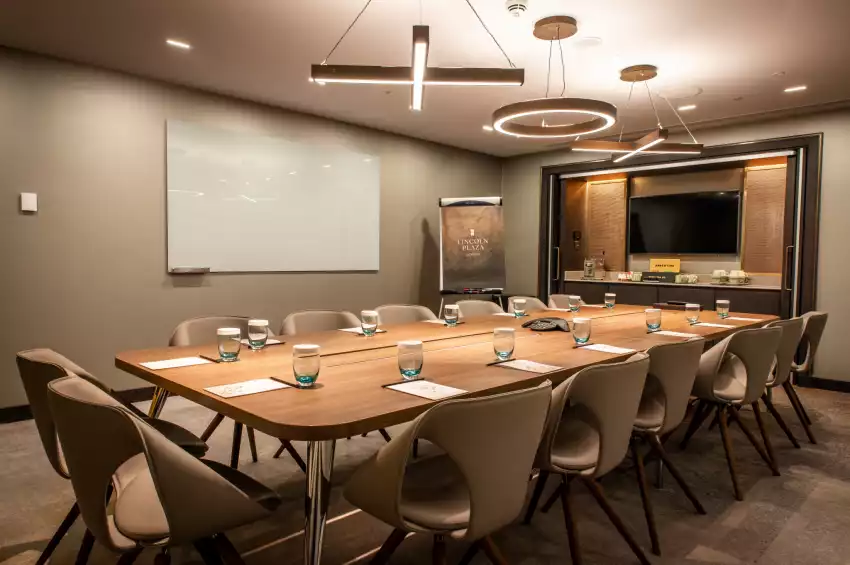Lincoln Plaza London, Curio Collection by Hilton