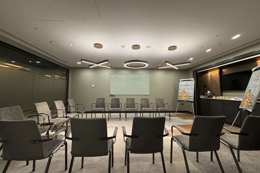 Lincoln Plaza London, Curio Collection by Hilton