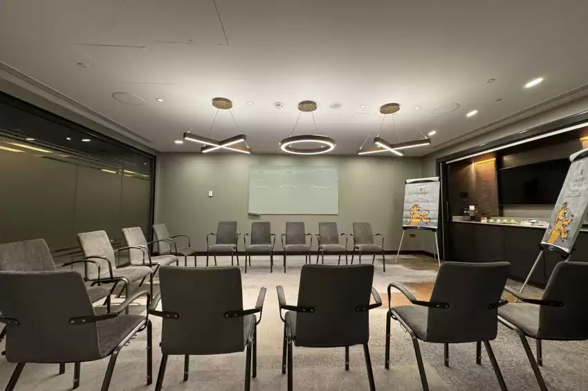 Lincoln Plaza London, Curio Collection by Hilton