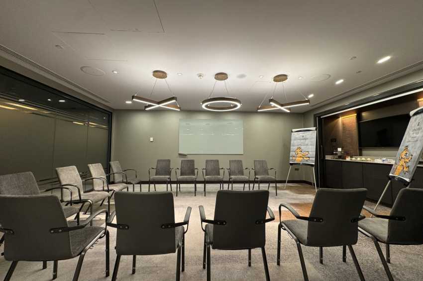 Lincoln Plaza London, Curio Collection by Hilton