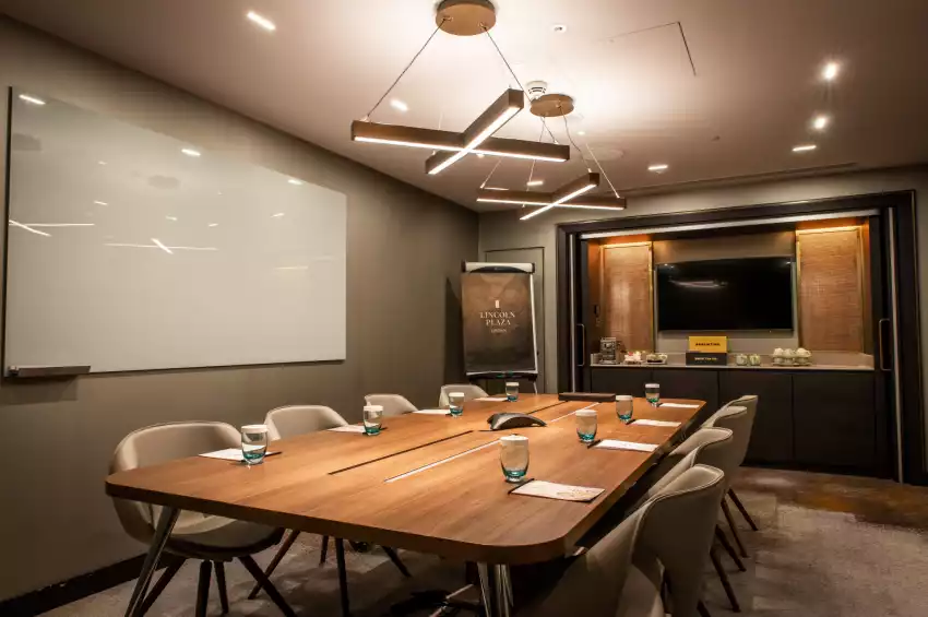 Lincoln Plaza London, Curio Collection by Hilton