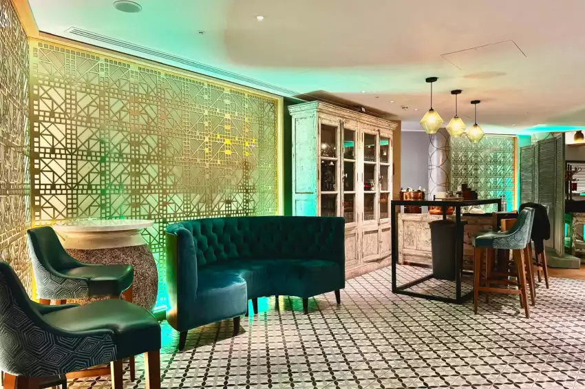 Lincoln Plaza London, Curio Collection by Hilton
