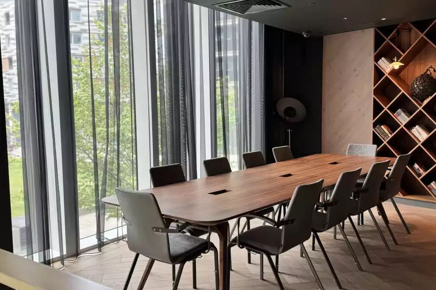 Lincoln Plaza London, Curio Collection by Hilton