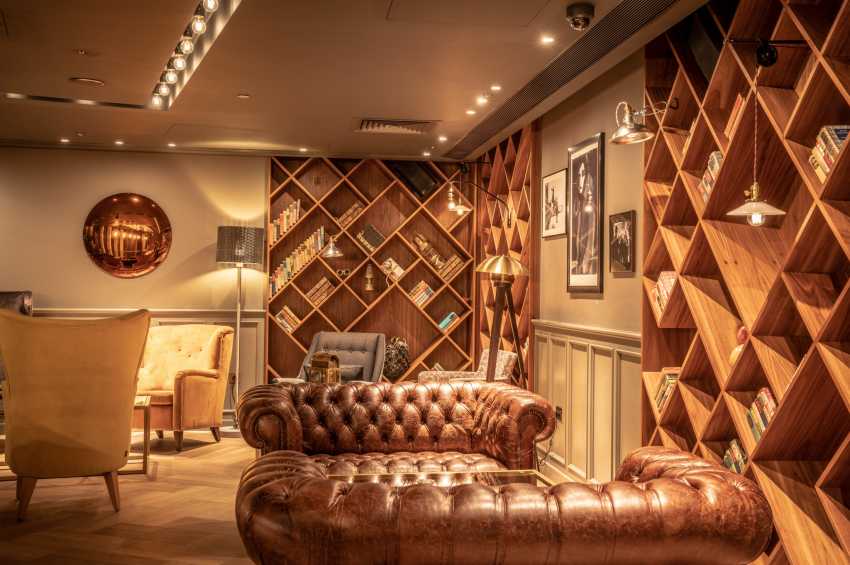 Lincoln Plaza London, Curio Collection by Hilton