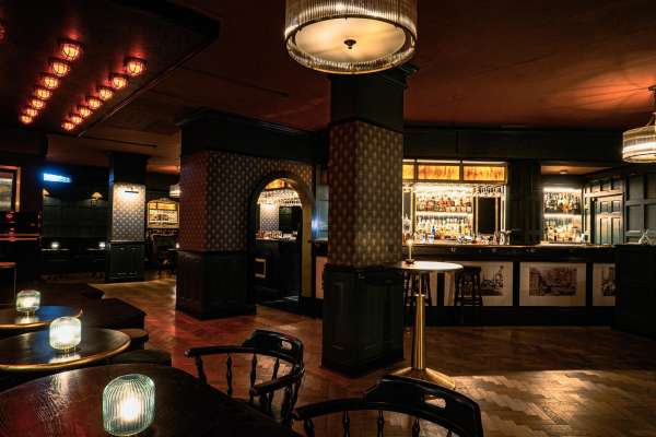 135 Bar & Lounge