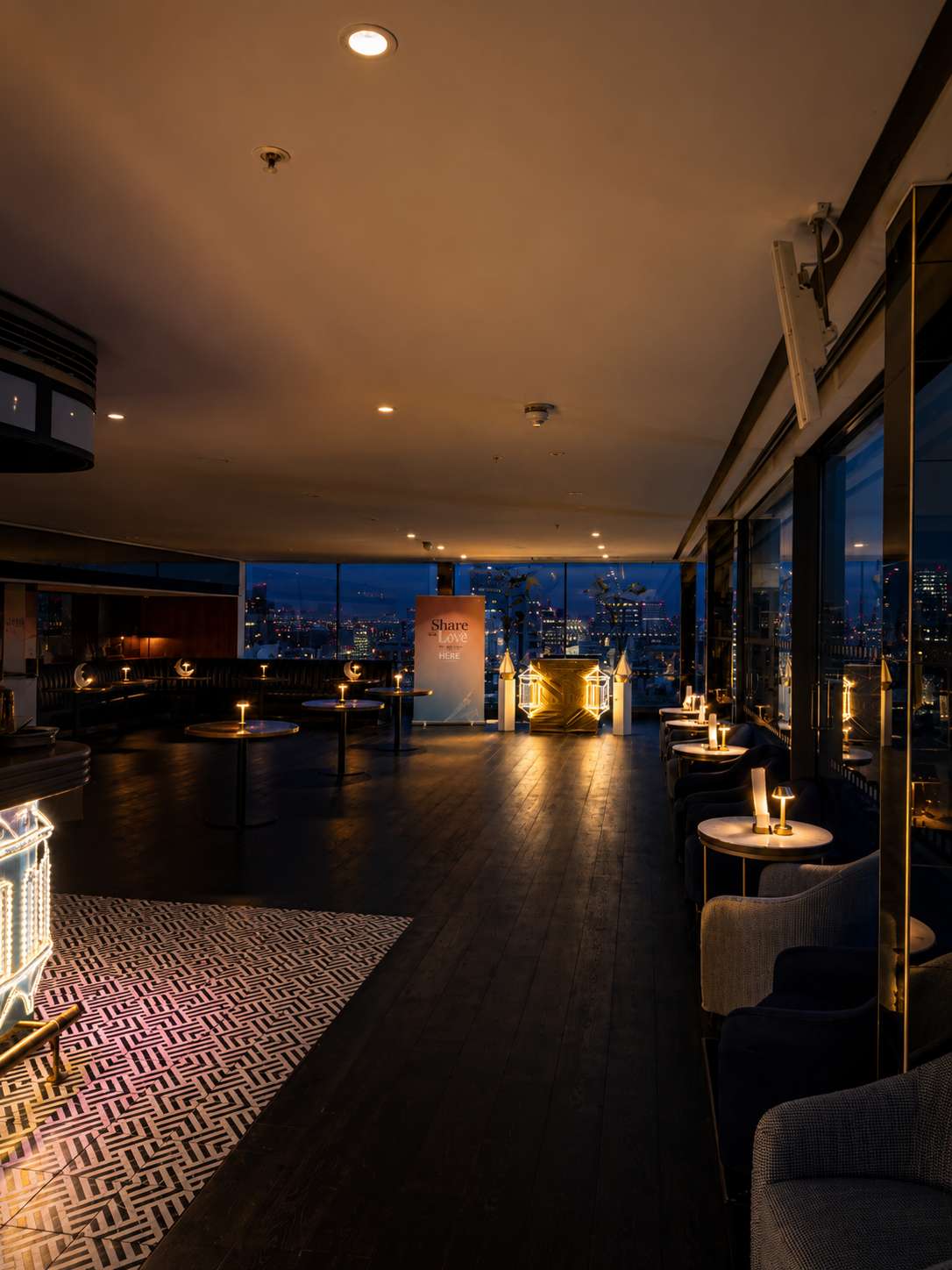 Exclusive Rooftop – Bar, Restaurant & Terrace