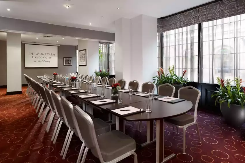 Samuel - Boardroom Style 