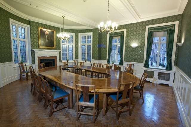 Large Boardroom style Salisbury room